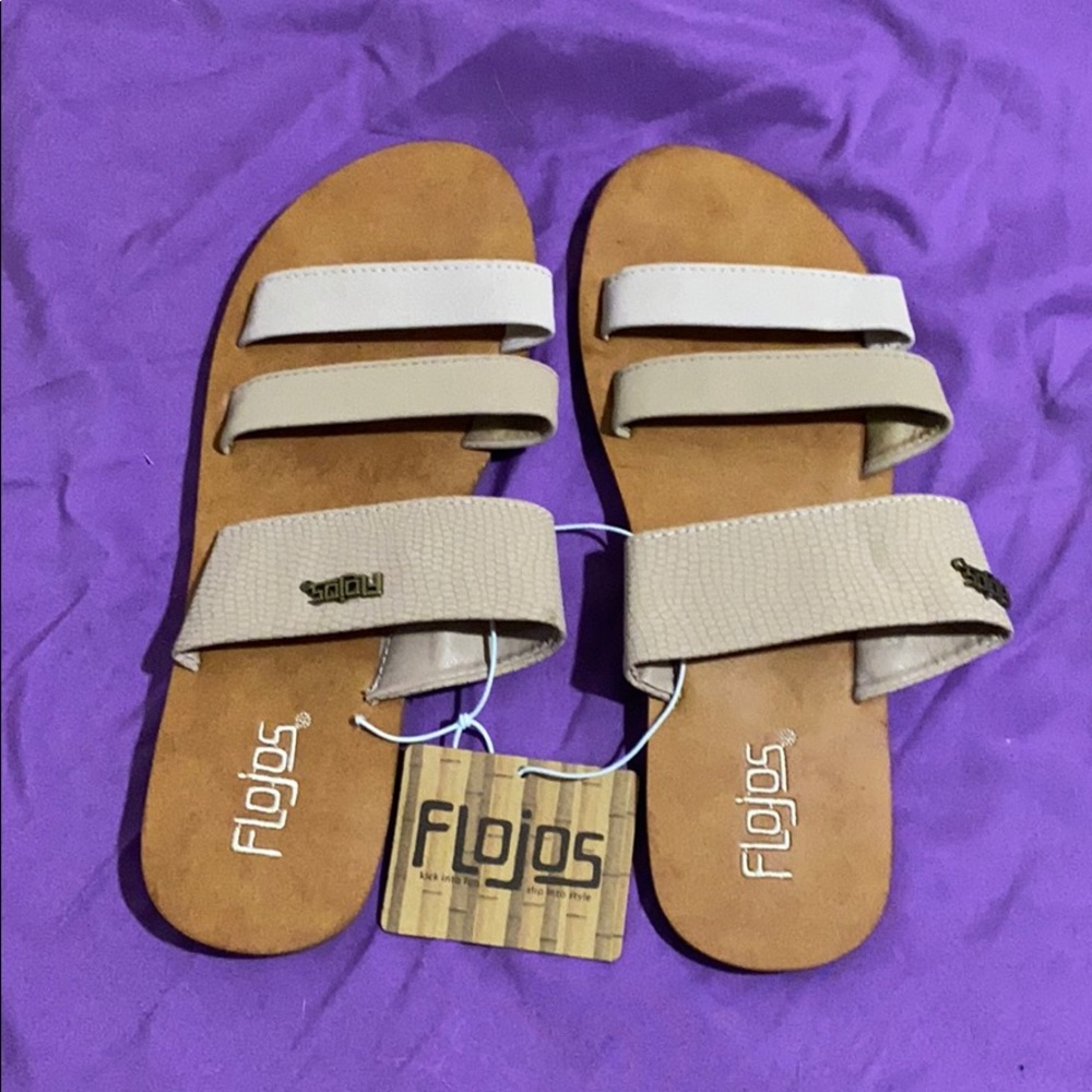 SALE! NWT Flojos Tan Cream Leather Sandals in Size 8